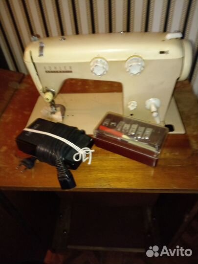 Машинка швейная 