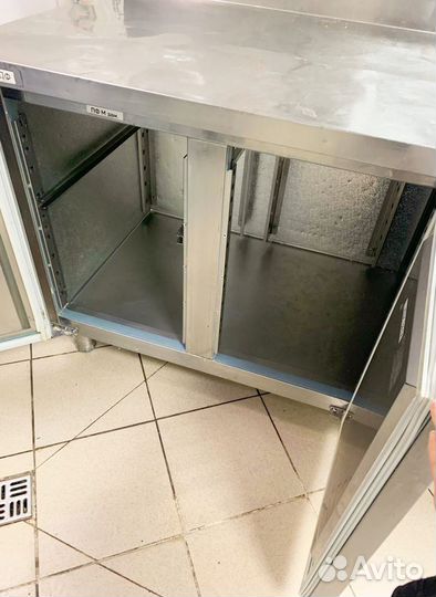 Холодильный стол трёхдверный бу