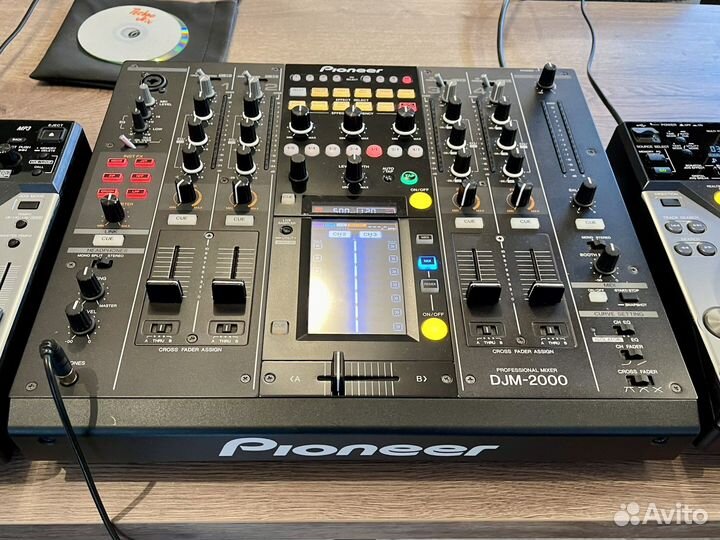Dj микшерный пульт Pioneer DJM 2000