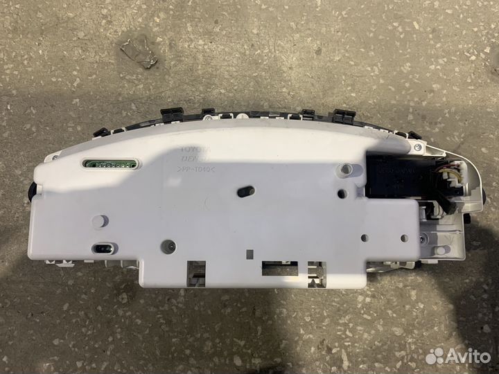 Панель приборов Toyota Vitz