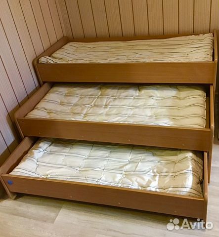 Кровать детская трехярусная выкатная