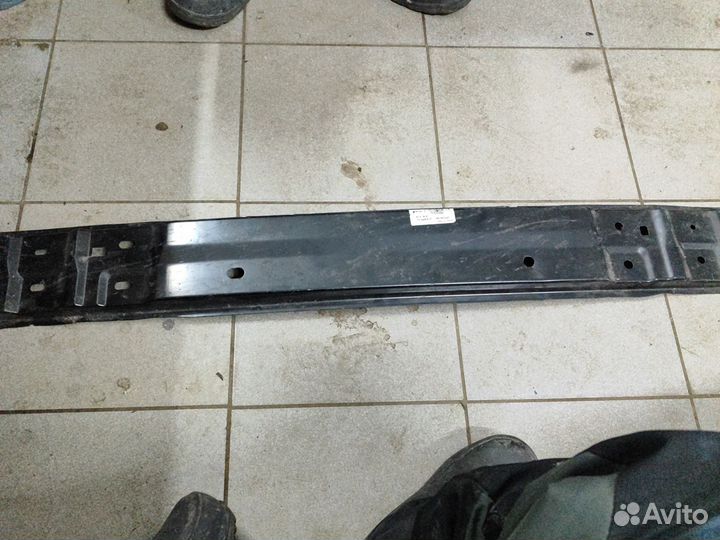 Усилитель бампера toyota