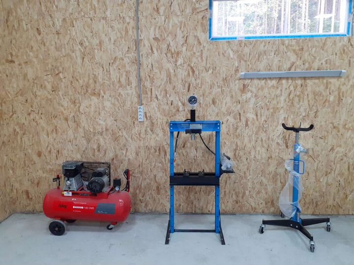 Гараж, > 30 м²