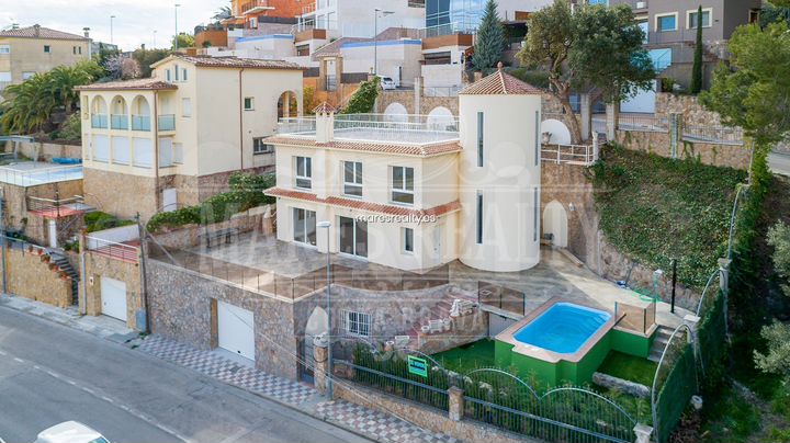 Дом 265 м² на участке 437 м² (Испания)