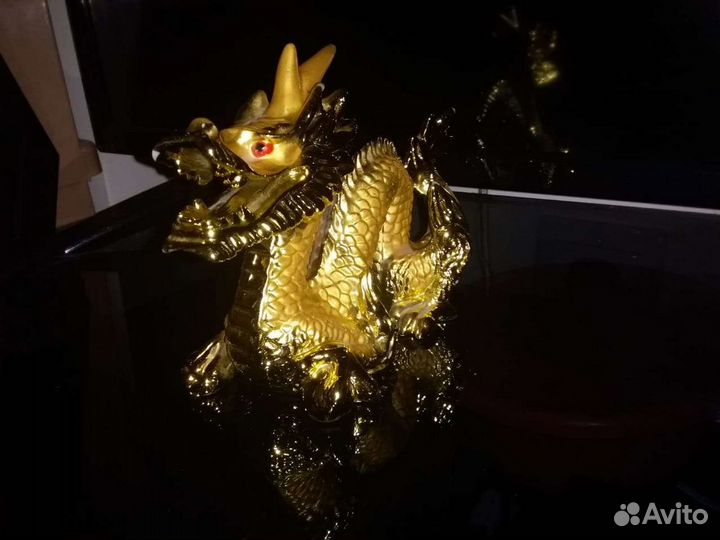 Статуэтка/декоративная фигурка Золотой дракон