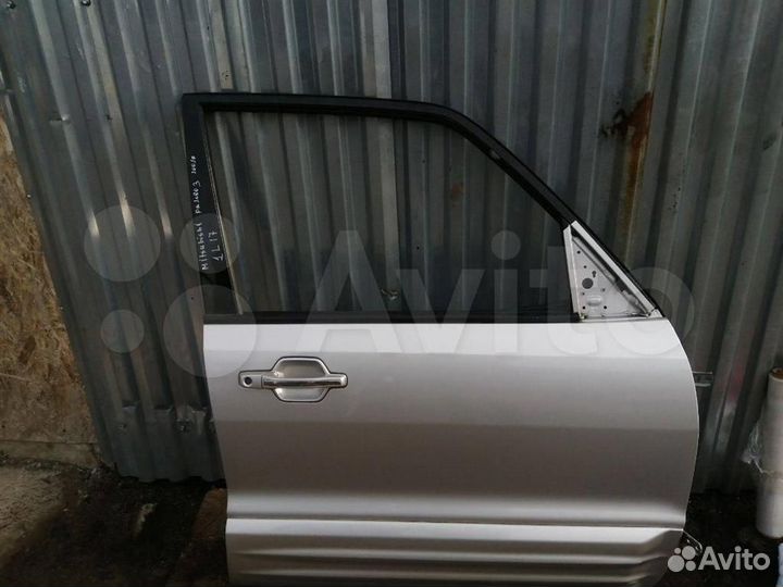 Дверь передняя правая Mitsubishi Pajero /Montero