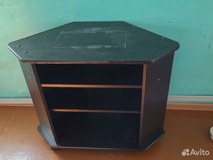 Столик угловой