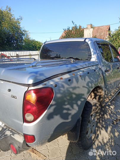 Крышка багажника на mitsubishi l200