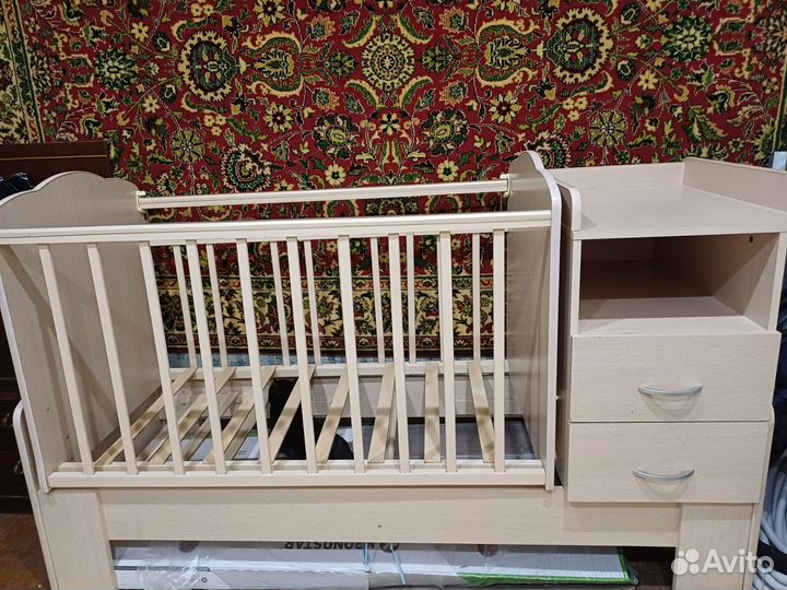Детская кроватка с маятником и ящиком +матрас