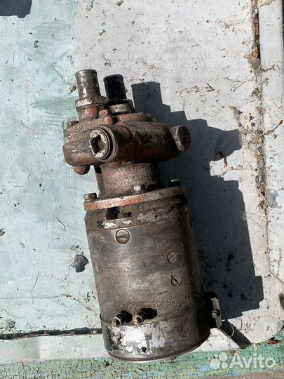 Масляный насос к 700