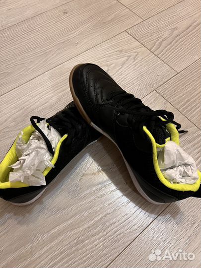 Футбольные бутсы