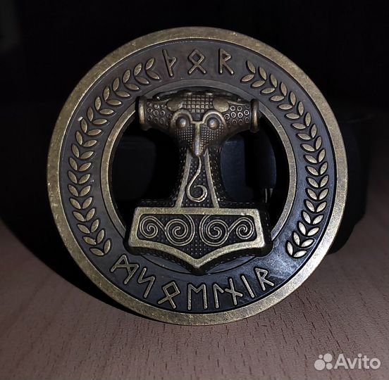 Мужской кожаный ремень черный