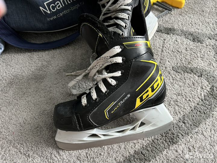 Хоккейные коньки CCM super tacks WH YTH
