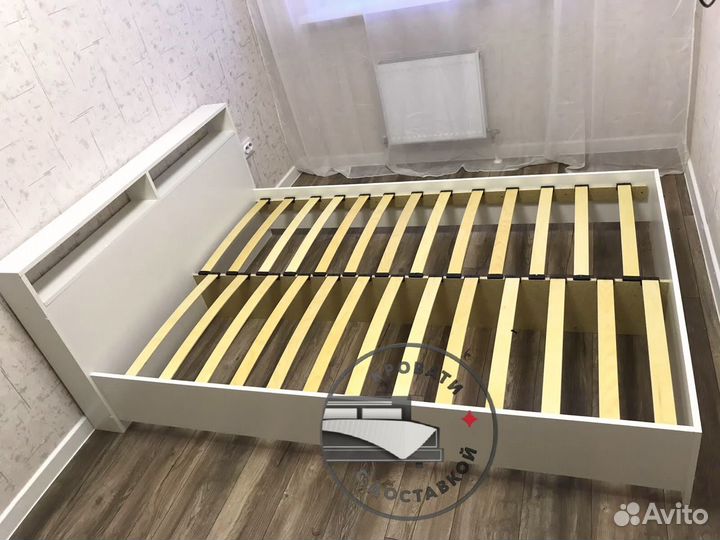 Кровать