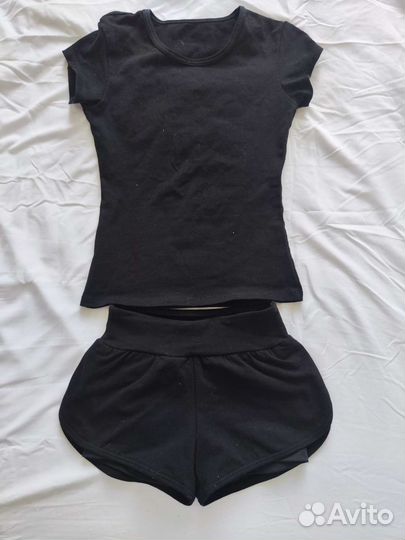 Шорты и футболка для художественной гимнастики