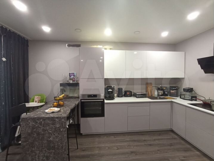 3-к. квартира, 82 м², 1/9 эт.