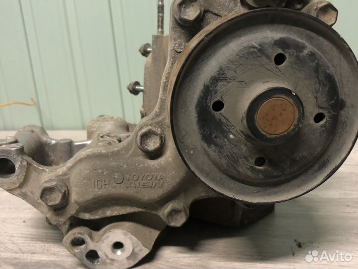 Помпа toyota camry V55 2.5 л