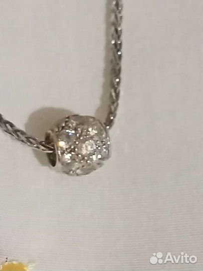 Подвеска из белого золота с фионитами