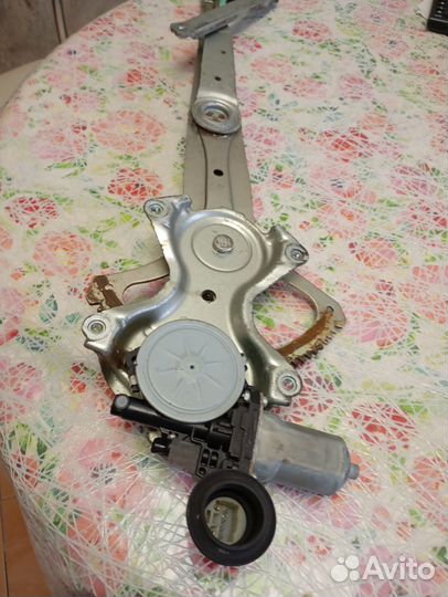 Стеклоподъемник и левая сторона. Тойота highlander