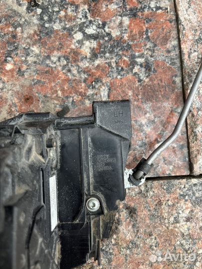 Замок задней левой двери mazda 3 bk