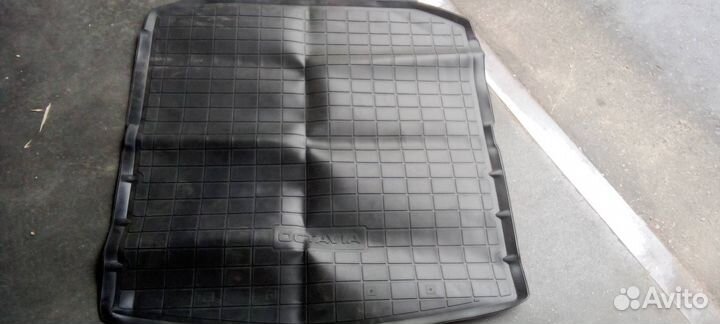 5EU061161N Поддон в багажник Skoda OctaviaA8