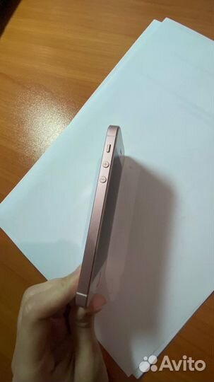 Телефон iPhone se 2016