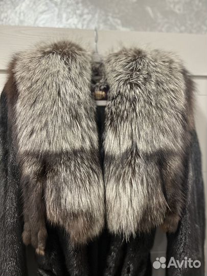 Шуба норковая с воротником из песца