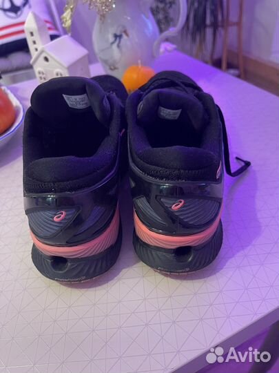 Кроссовки женские 38 размер бу