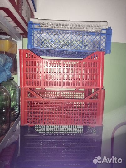 Пластиковые ящики б/у и ведро 10 л