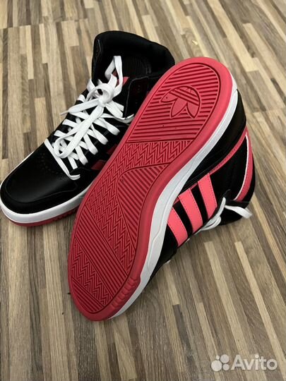 Новые кроссовки adidas рр 37,5