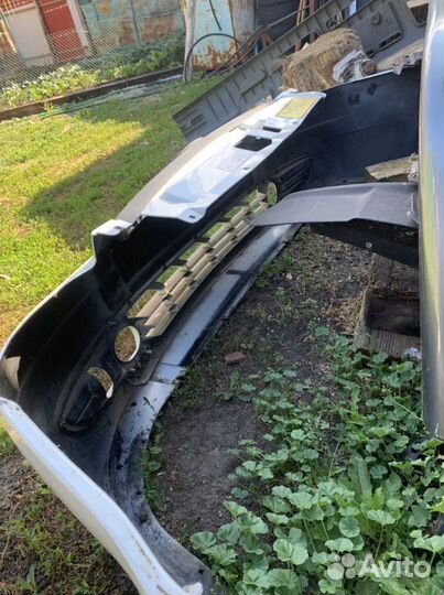 Бампер на приору белый