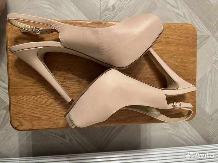 Босоножки летние Guess