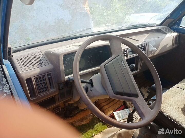 Мазда Е 2000 разборка по частям