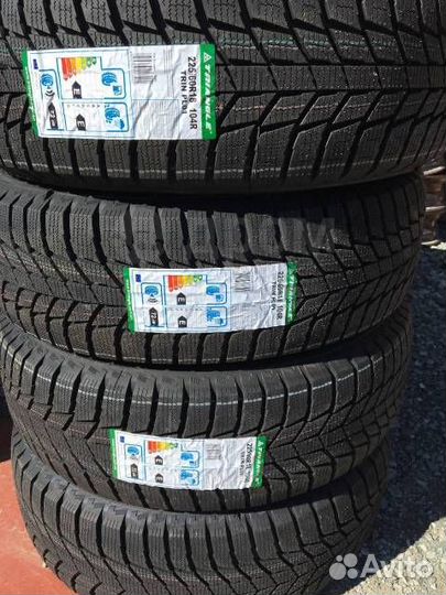 Triangle PL01 215/45 R17