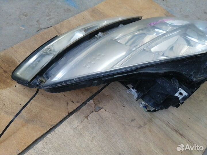 Фара передняя правая Nissan Elgrand E51