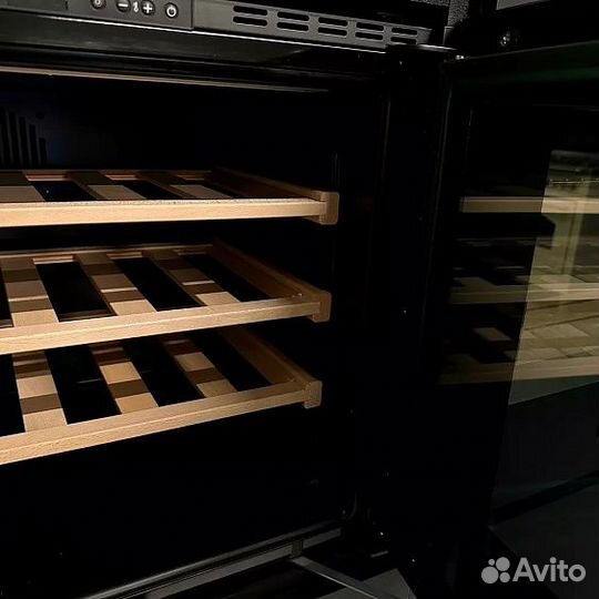 Винный шкаф lofra zbrnm24T chrome