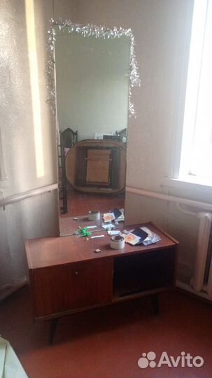 Трюмо с зеркалом