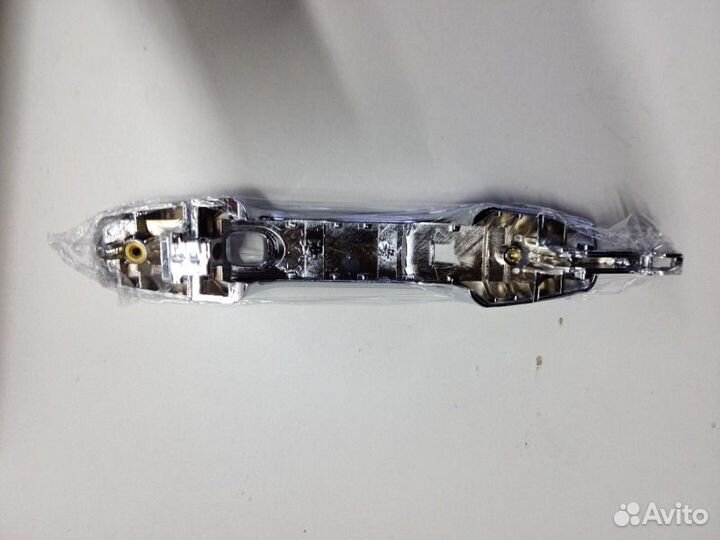 Ручка двери передняя левая Toyota Land Cruiser 200