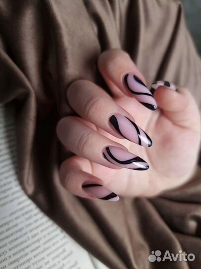 Маникюр с покрытием гель-лаком