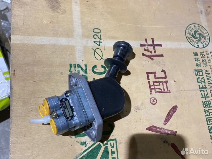 Кран ручного тормоза в кабине