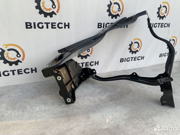 Рамка фары левая Mercedes W212 A2126200500