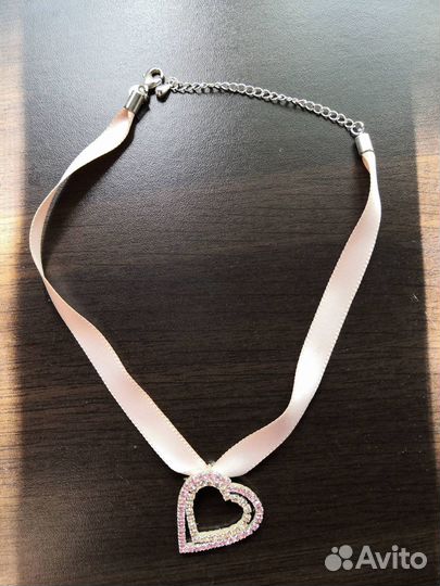 Колье чокер сердце со стразами розовой на ленте