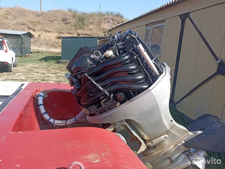 Лодка с мотором