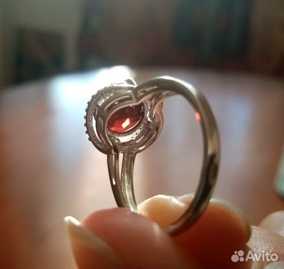 Серебряный перстень с гранатом и фианитами женский