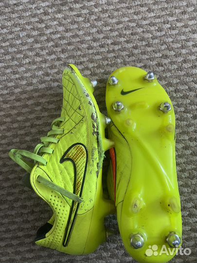 Футбольные бутсы