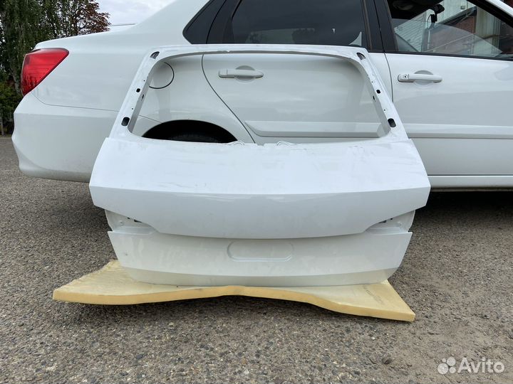 Продается крышка багажника Skoda Rapid