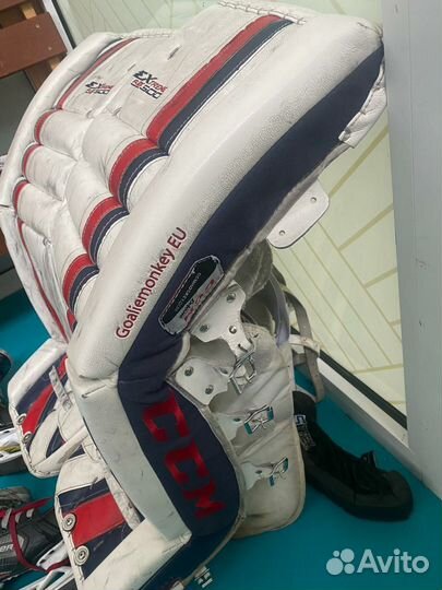 Щитки хоккейного вратаря