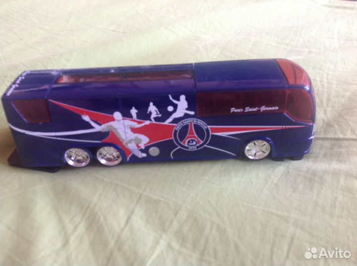 Автобус футбольной команды Пари-Сен Жермен