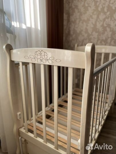 Кроватка с маятником