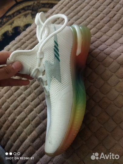 Кроссовки женские